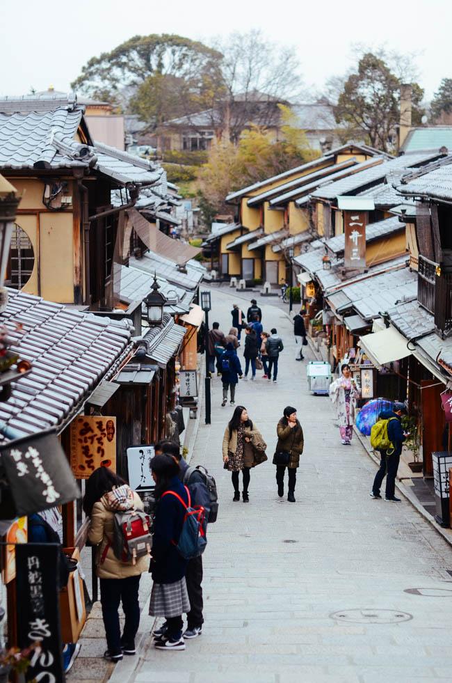 世界大学排名更新，探索小巷中的学术瑰宝与独特小店的魅力