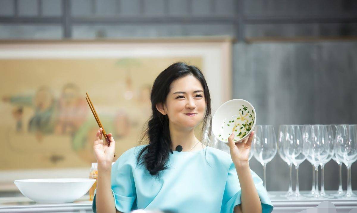 谢娜最新照片，公众关注与个人立场的探讨与热议