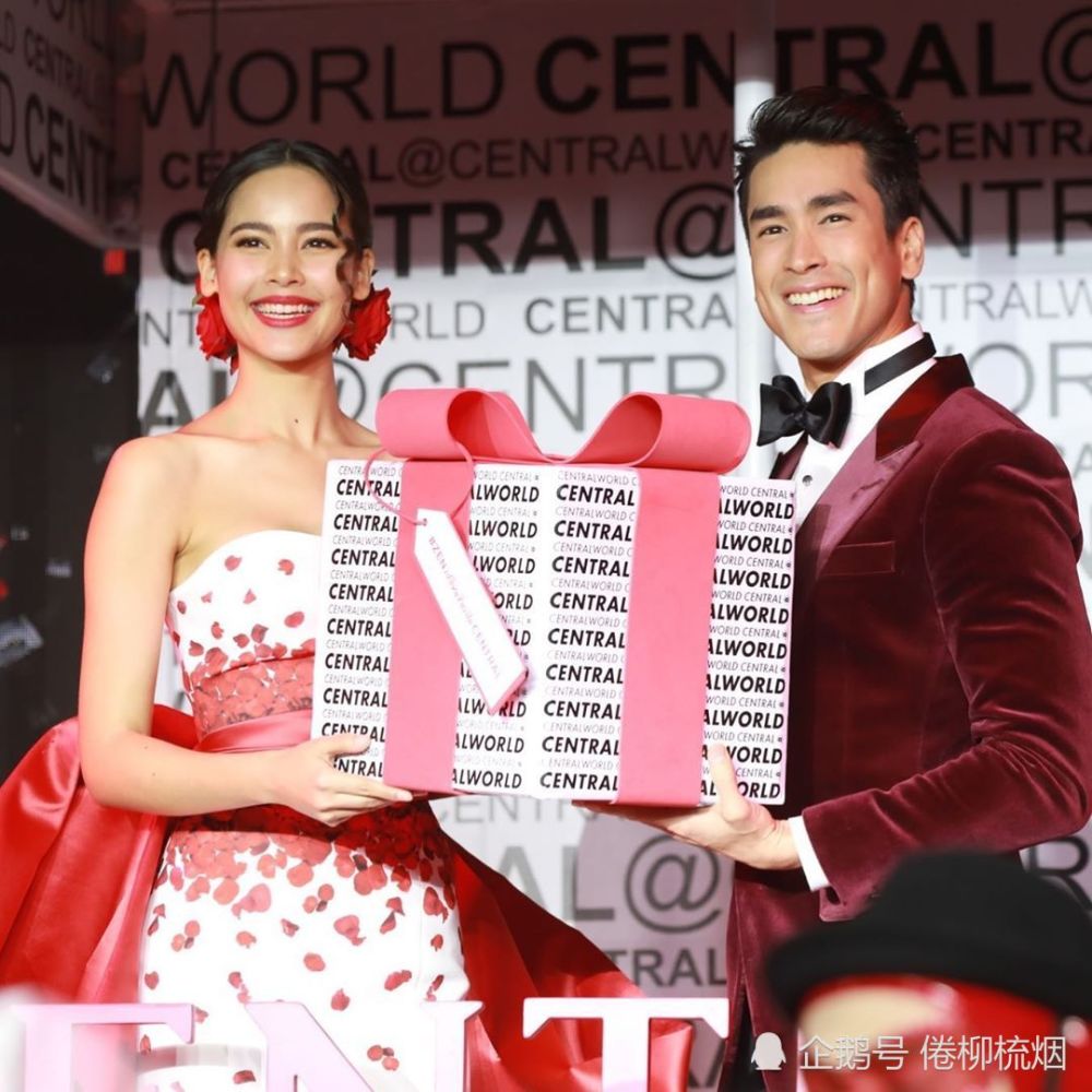 Yaya和Nadech的最新动态及小巷特色小店探秘