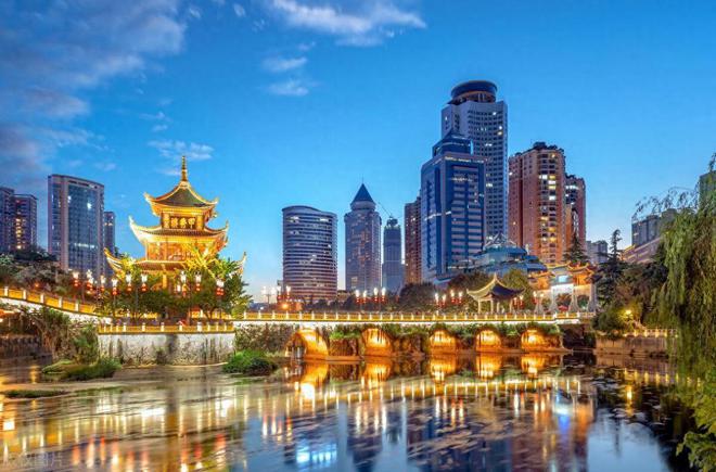成都楼市最新动态，市场走势分析与个人观点分享