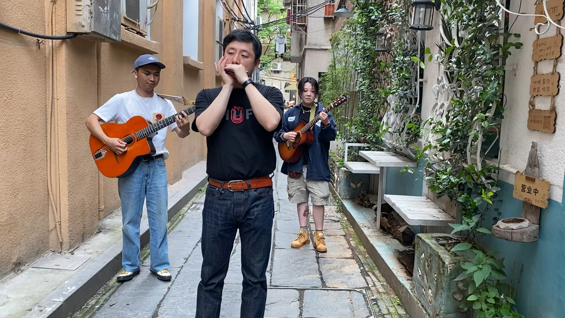 藏于小巷深处的音乐宝藏，他的最新歌曲全解析