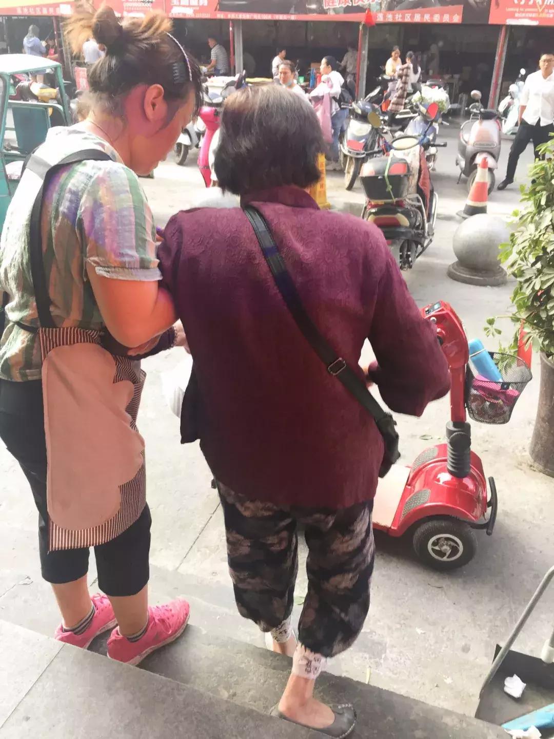 以家人知名最新预告，小巷深处的特色小店探秘