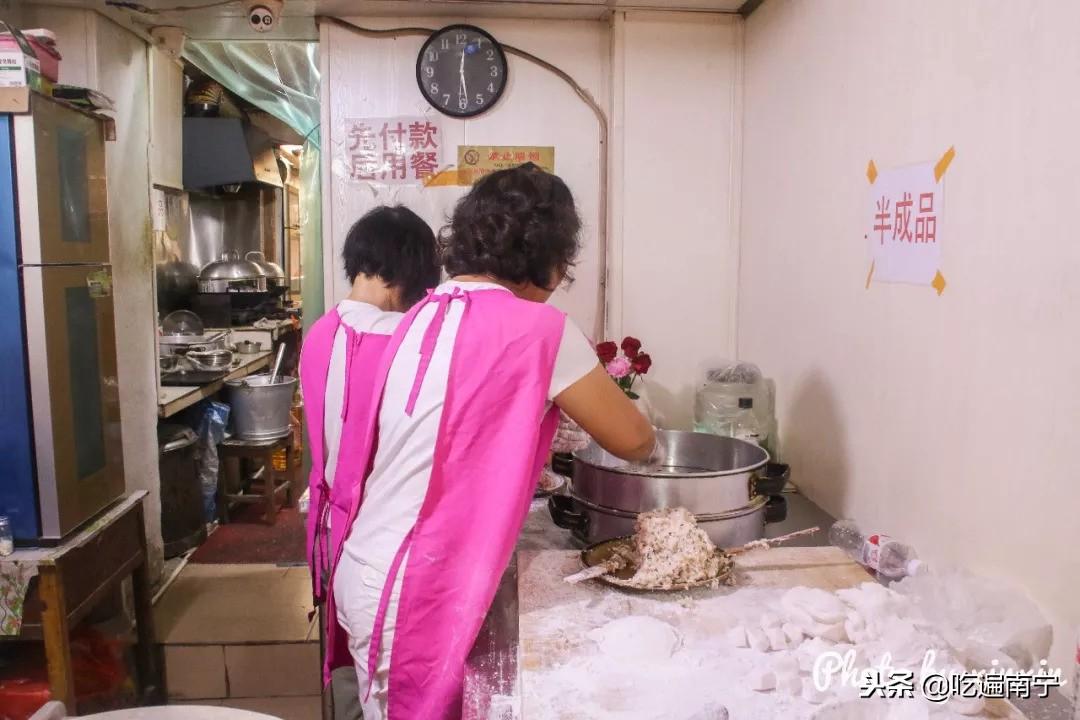 朗读者新面孔揭秘，小巷深处的特色小店探秘之旅
