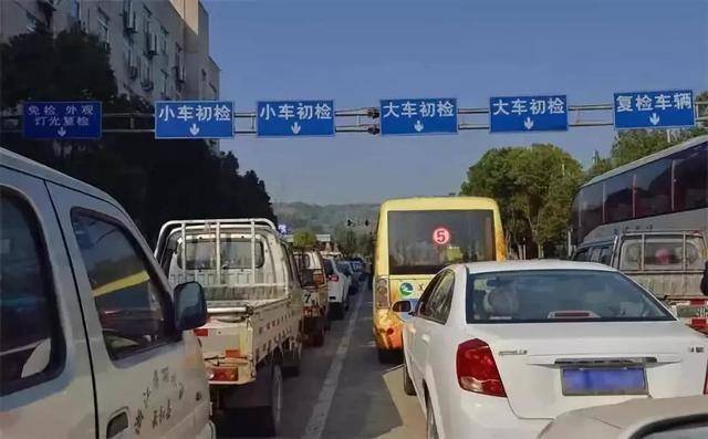最新车检政策下的绿色探索之旅，远离尘嚣，寻找内心平静
