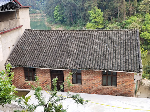 最新瓦房，背景、发展、影响与时代地位分析