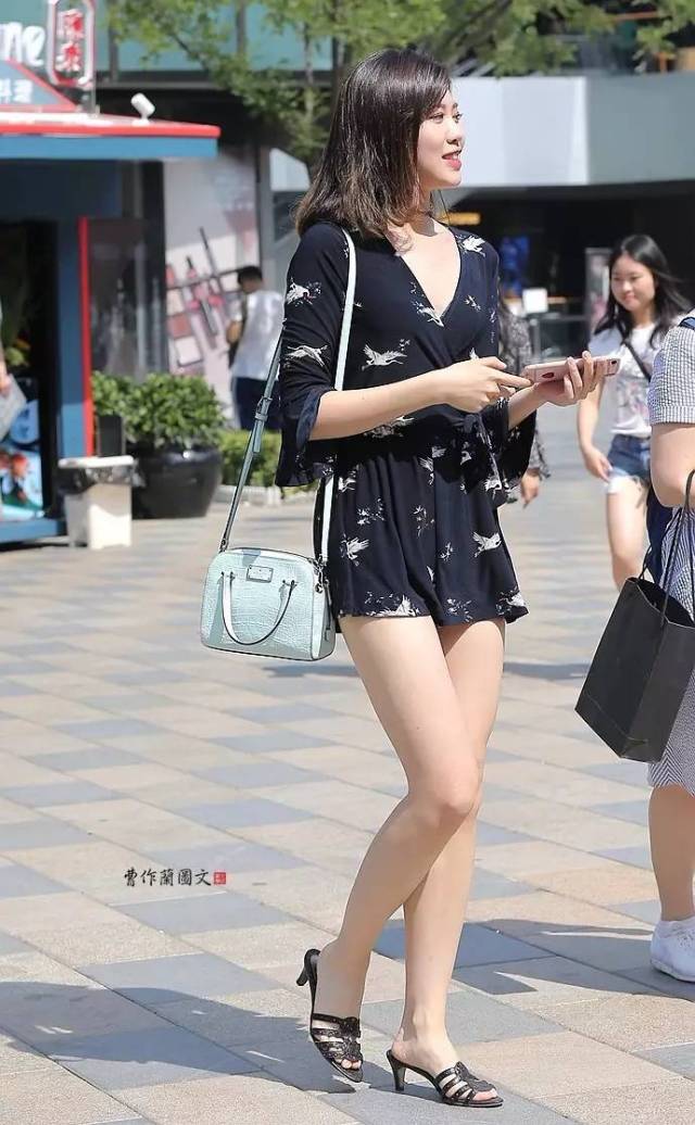 街拍最新美女，展现变化、自信与成就的力量风采