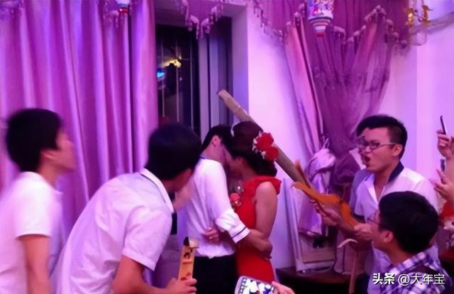 🎉最新闹洞房玩法揭秘，创意十足的洞房狂欢之夜🎉